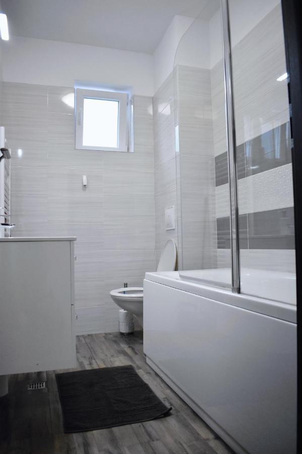 Etalon Airport Apartments Отопени Екстериор снимка